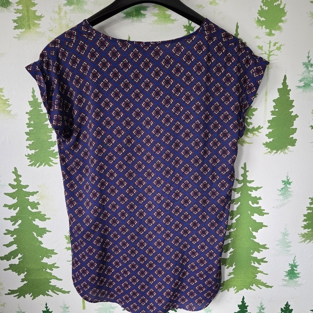 Express Women's Blue Patterned Top - Picture 2 of 7